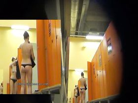 Скрытая камера в раздевалке фитнеса