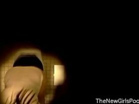 Скрытая мини камера в дырке на потолке в женском туалете