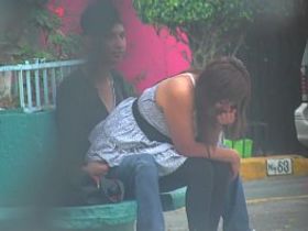 Студент ебет свою полную бабу на лавочке, а кто-то наблюдает за ними и снимает на камеру