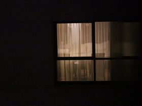 Чувак подглядывал в окно за своей соседкой, пока ты ходила голенькой по дому