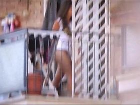 Сосед шпионит за двумя красотками которые часто выходят в трусиках на балкон