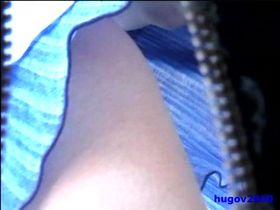 Спрятав камеру в сумке, парню удалось заснять одну красотку в платье