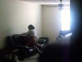 Мужик поставил камеру в комнате и заснял как ебет свою полную телку на диване