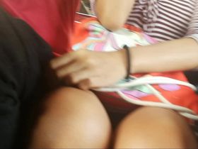 Чувак заснял на камеру ону клевую телку под юбкой и трусики в полоску