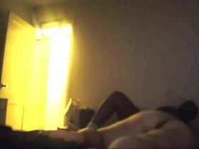 Сосед поставил камеру в комнате у хозяйки и заснял как она ебется с любовником