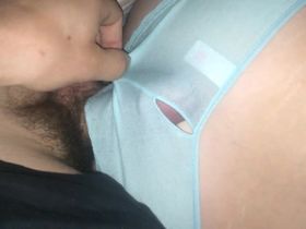 Муж вставил спящей жене в трусики пенис и кончил ей на попку