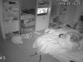 Королевский минет и дрочка на широкой кровати от няшной дочки начальника