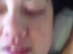 Муж присунул жирной жене в заросшую пилотку и кончил ей на живот