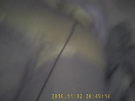 Муж подрочил на круглую жопу стоящей раком жены и кончил ей на колготки