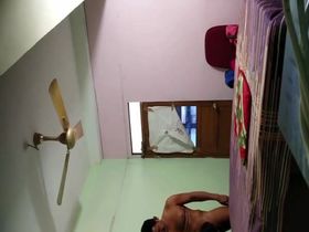 Королевский минет от замужней тёлки для соседа снятый скрытой камерой