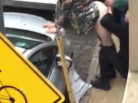 Тройничок студентки давалки с одногруппниками на улице с минетом и еблей раком