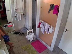 Голые дойки телки с длинными волосами